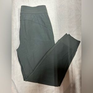 Athleta Headlands Hybrid Trek jogger sz 12